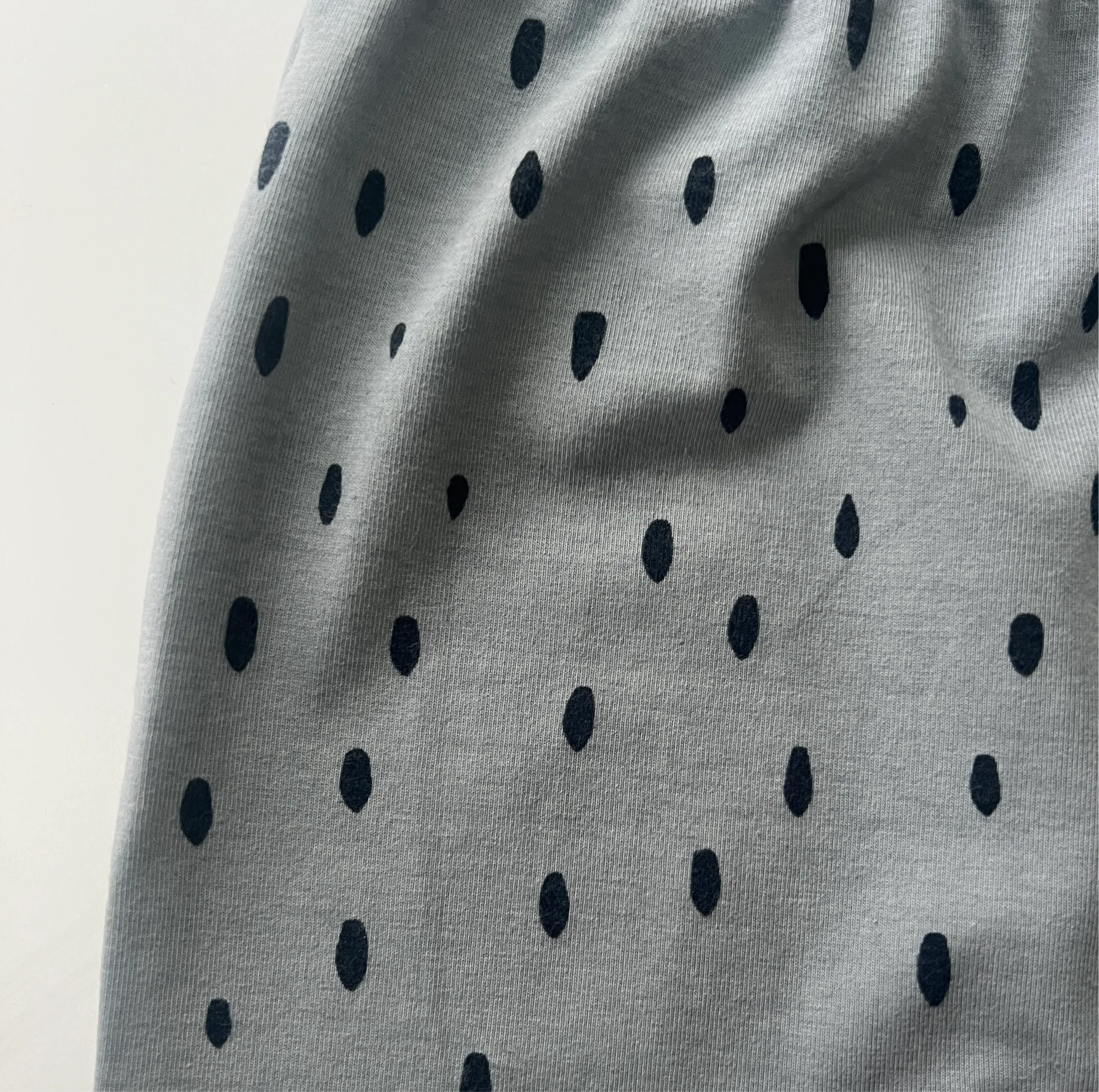 (Eddie & Bee organic cotton leggings in Blue/ Grey fleck print .