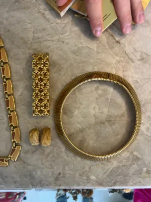 Gold Tone Floral Motif Bracelet (Vintage)