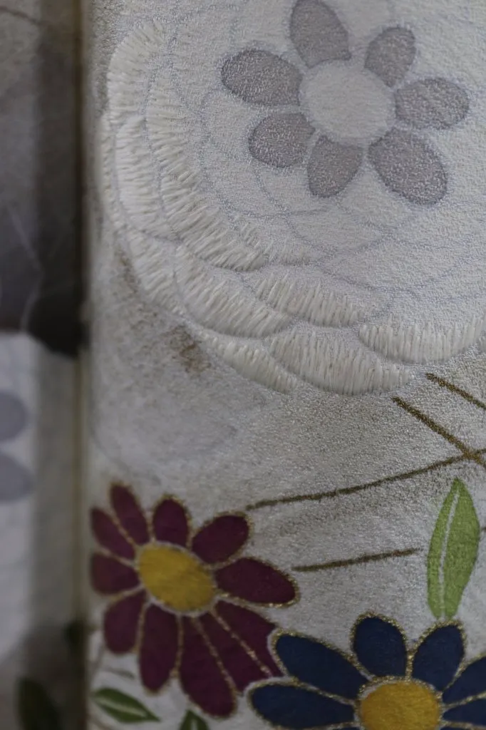Vintage Silk Kimono Robe / Ivory Floral Print