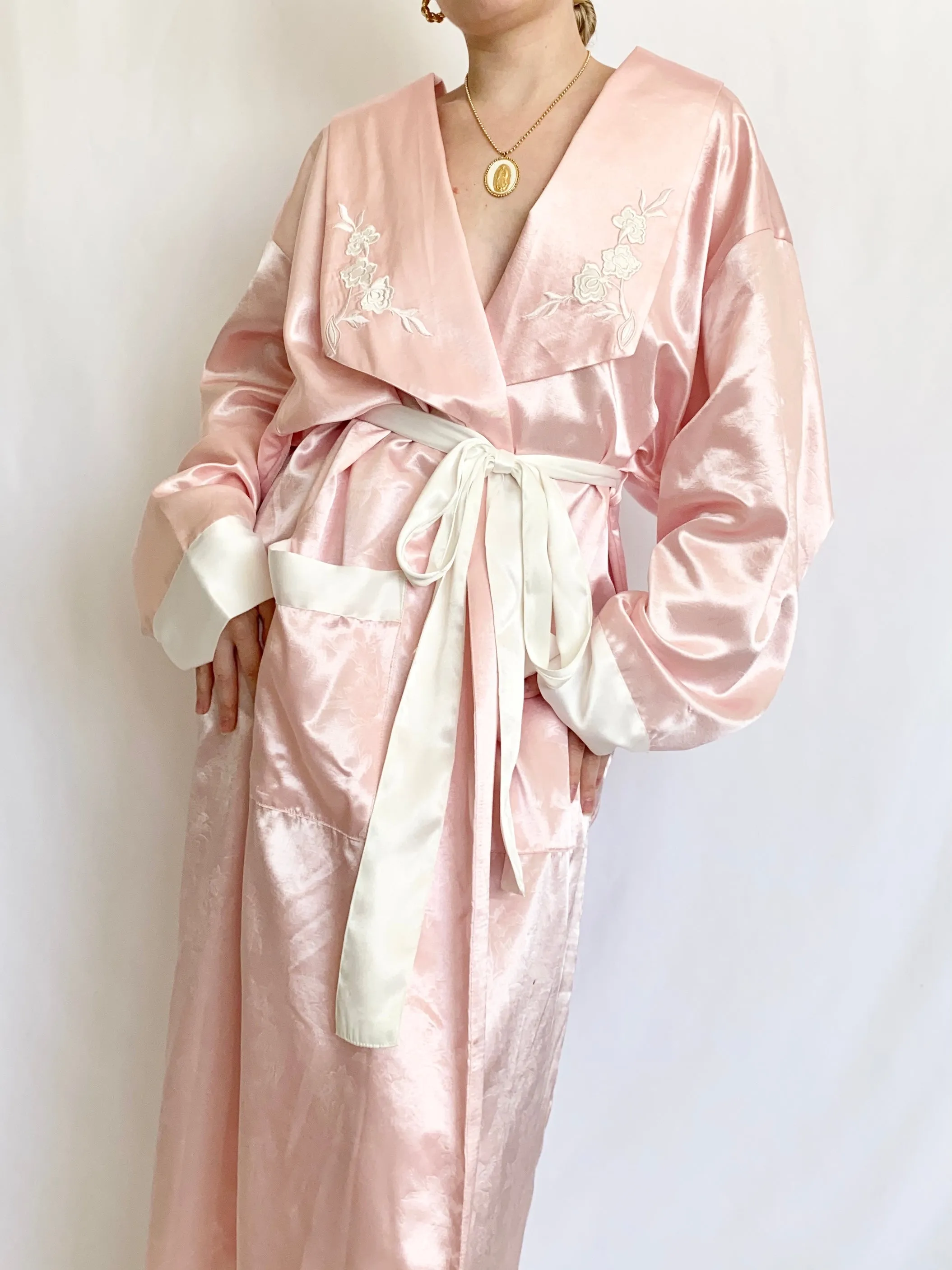 Vintage Victoria’s Secret Pink and White Floral Satin Robe (M/L)