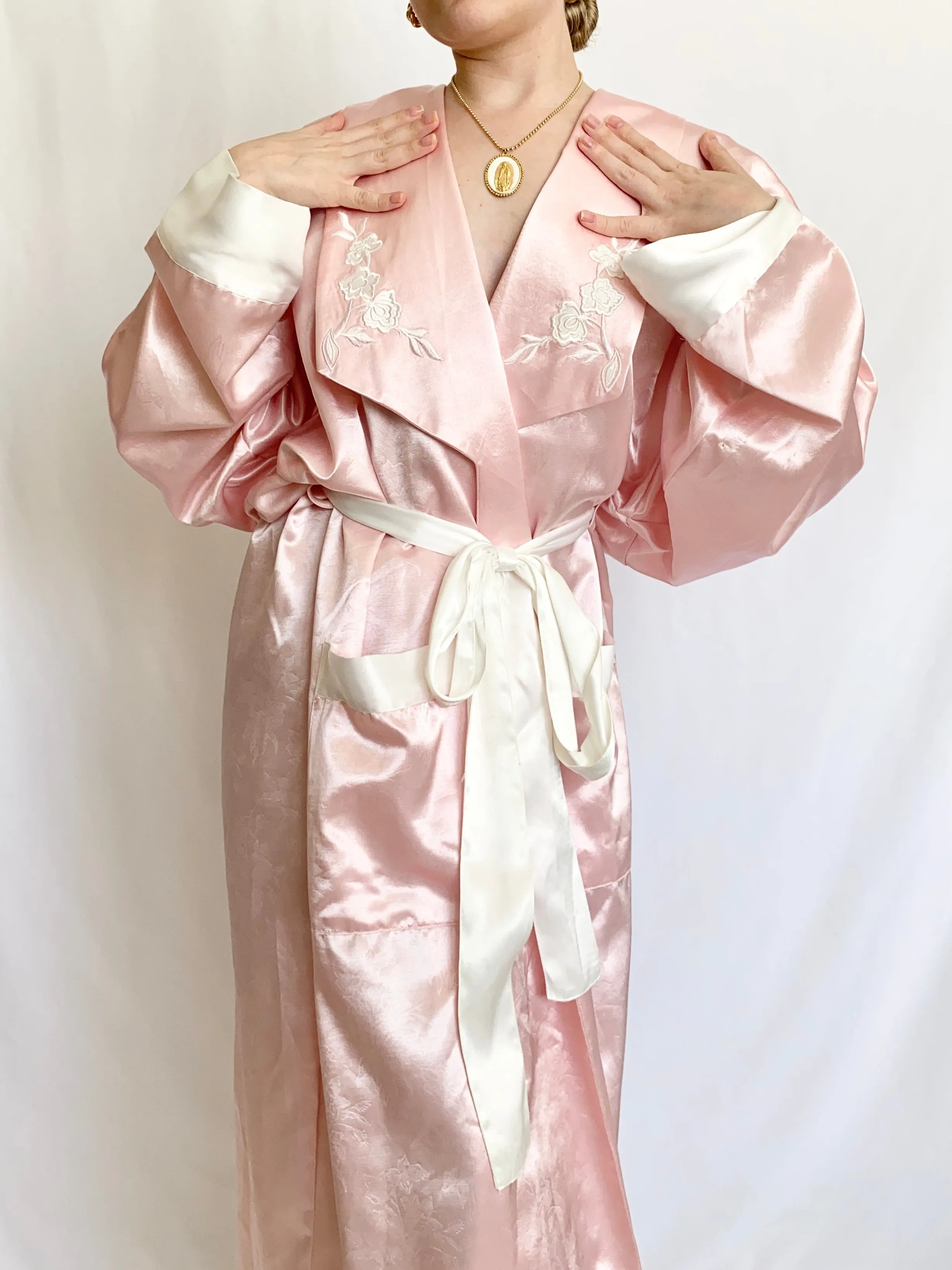 Vintage Victoria’s Secret Pink and White Floral Satin Robe (M/L)